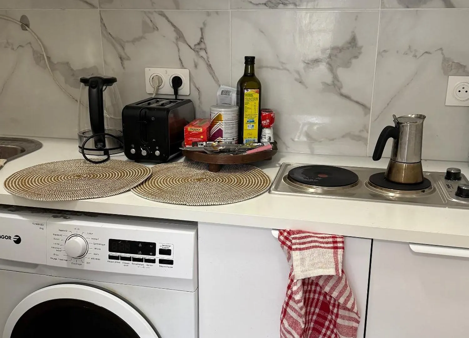 Spacious Home In Central Paris With Air Conditioning And Kitchen And 10 Mins To Eiffel Tower&5Mins To Metro 0*,  France